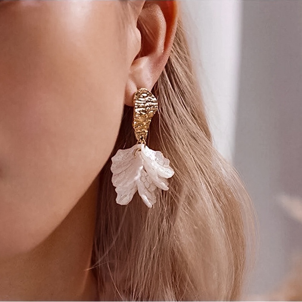 ⚜️𝟯𝟬%𝗢𝗙𝗙 𝗯𝘂𝗻𝗱𝗹𝗲𝘀 𝟯+⚜️ NEW Large Floral Shell Drop Earrings - Picture 5 of 8